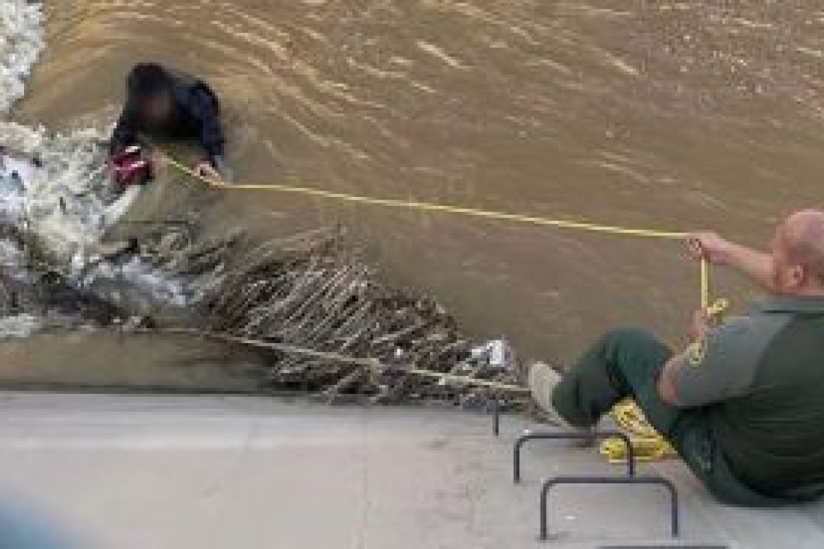 Imigrante ilegal brasileiro é resgatado de canal na fronteira EUA-México