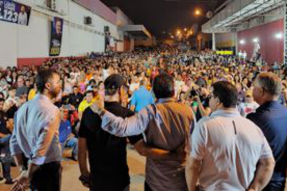 Em Ouro Preto do Oeste, multido participa de reunio com os candidatos apoiados pelo prefeito Alex Testoni
