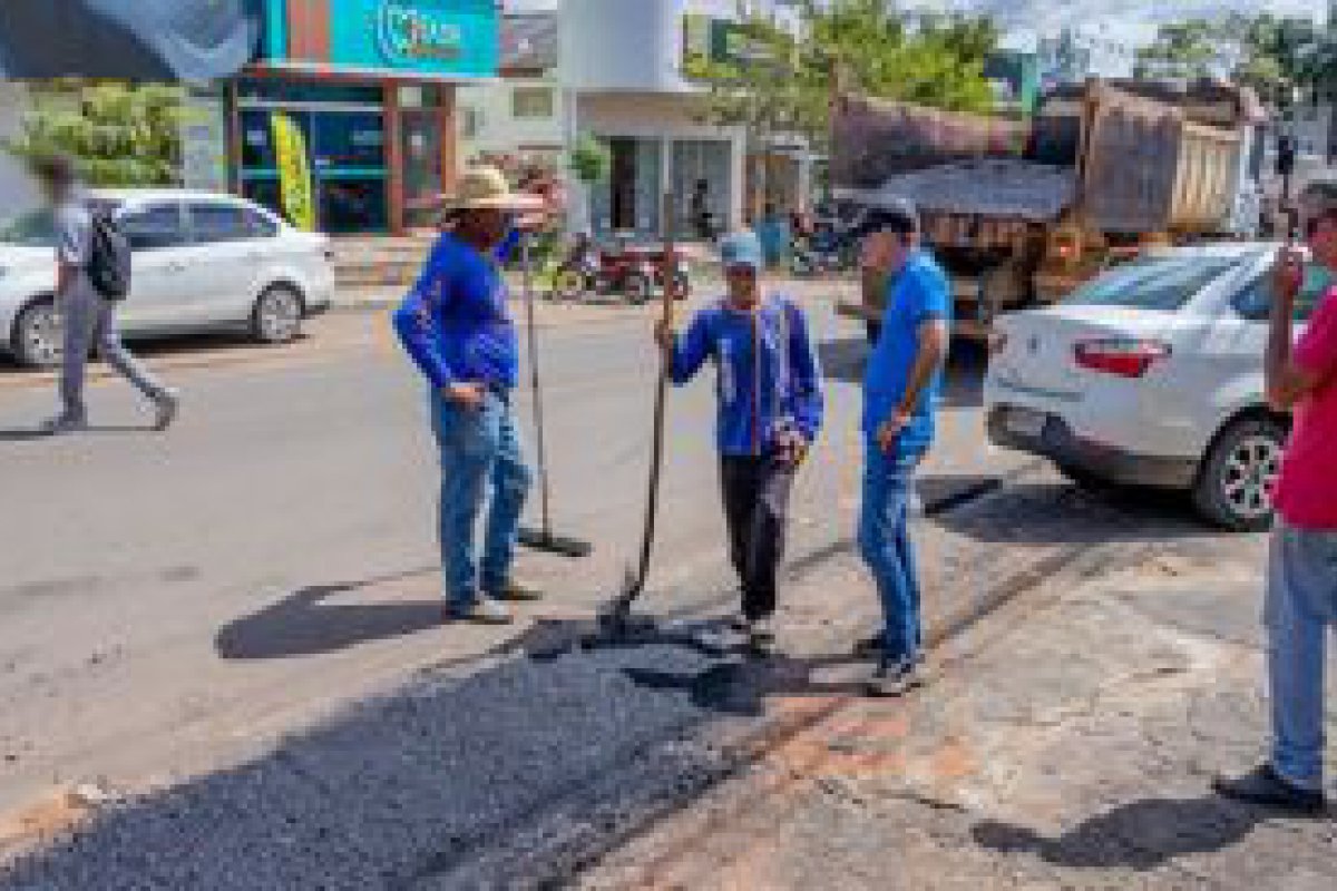 Prefeitura intensifica operao Tapa-Buracos em toda a cidade de Ouro Preto do Oeste