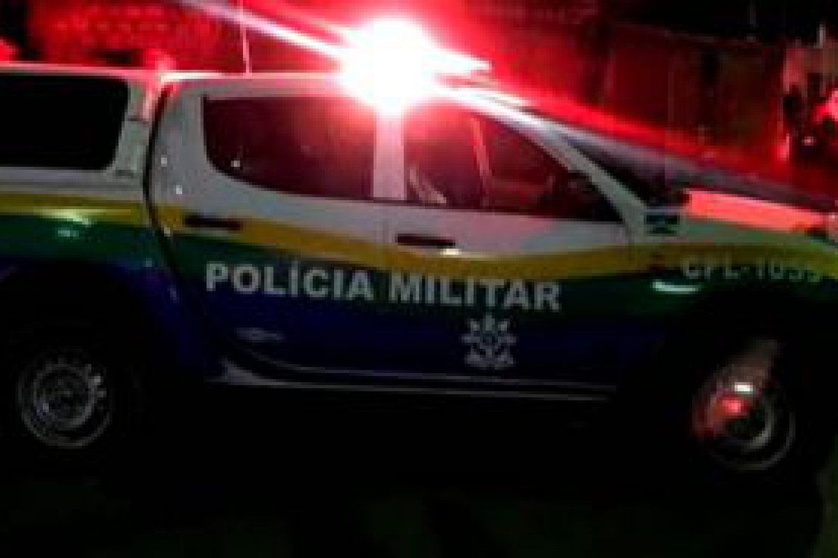 Policial militar atira no prprio p durante abordagem de equipe da PM