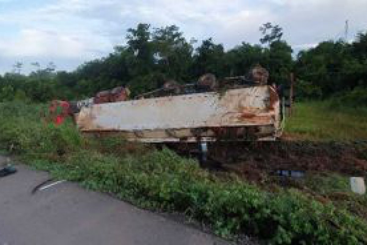 BR-364: caminhoneiro morre em acidente com carreta de combustvel no trajeto Porto Velho a Rio Branco