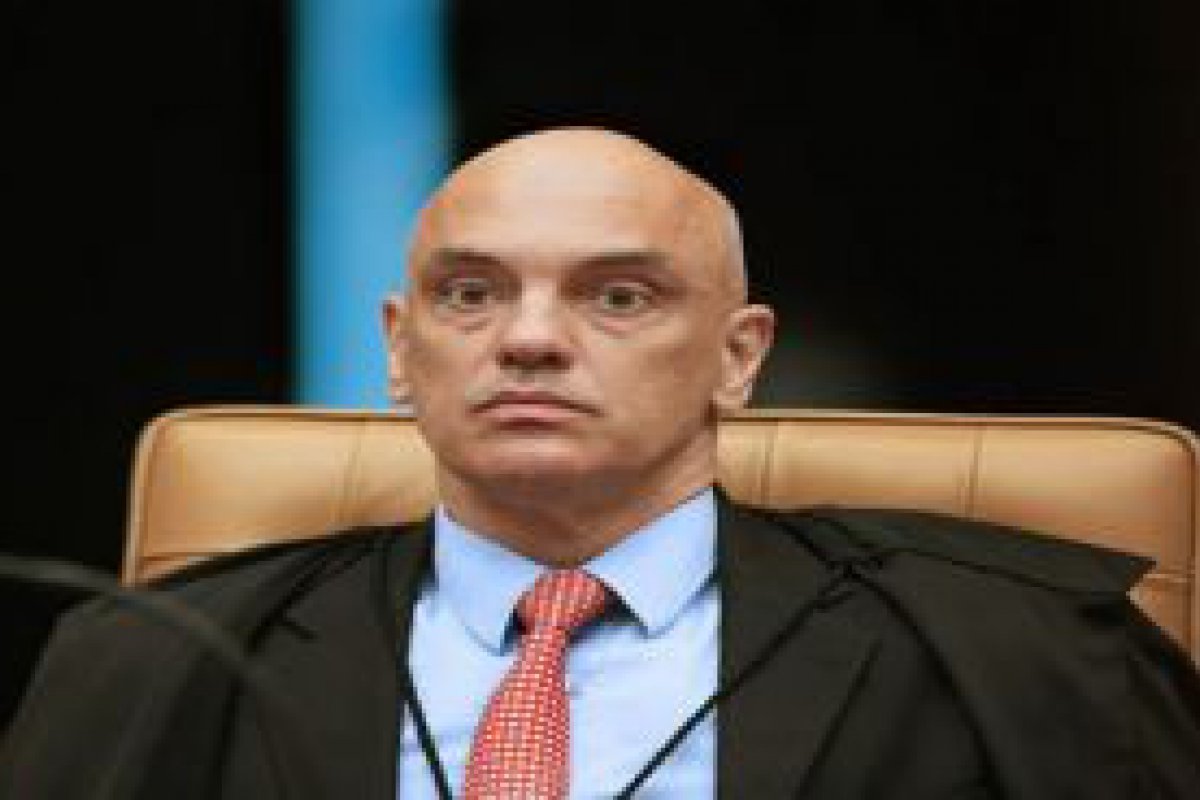 Moraes dá prazo de 24h para redes sociais bloquearem perfis do PCO