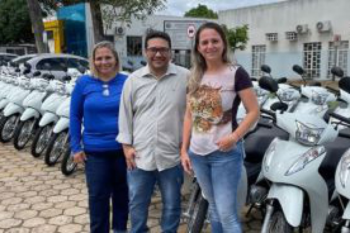 Atravs do deputado Laerte Gomes, ACSs e ACEs de Ouro Preto do Oeste recebem 40 motonetas Honda Biz