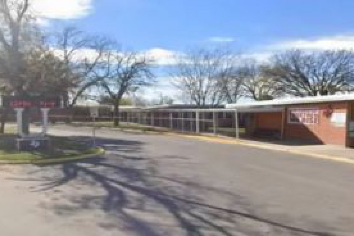 Atirador mata 14 crianças e professora em escola no Texas